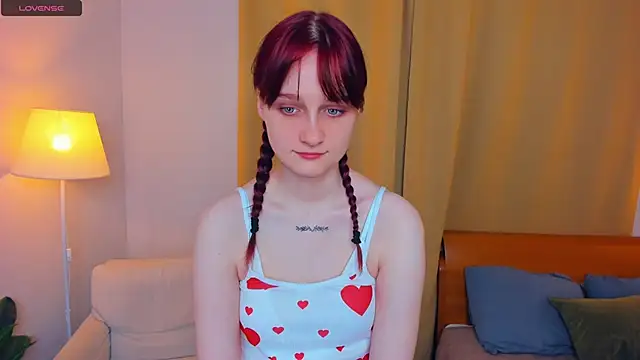 KatyKufel online show from October 18, 2025, 6:32 pm