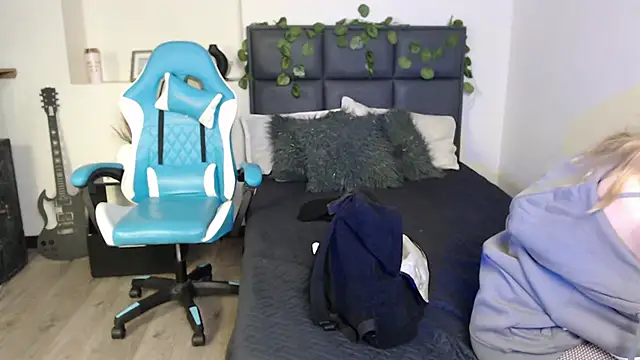 Amnesia  online show from September 26, 2025, 1:07 pm