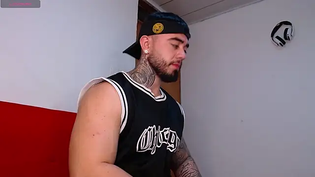 tommyblessd1 online show from November 14, 2025, 7:12 am