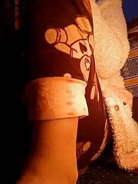 hanonaa1 online show from December 22, 2025, 9:59 pm