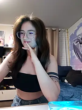 SophiaHarris online show from October 4, 2025, 2:40 pm