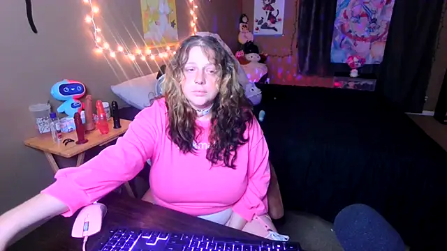 LunaSynns online show from June 27, 2026, 3:23 am