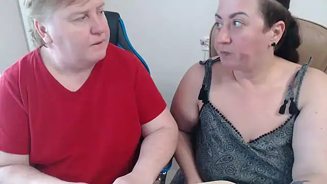 Snapshot of Bertie_Adeline chatting on November 11, 2025, 11:38 am Bertie Adeline online show from November 11, 2025, 11:38 am