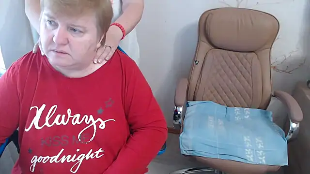 Snapshot of Bertie_Adeline chatting on October 29, 2025, 6:56 am Bertie Adeline online show from October 29, 2025, 6:56 am