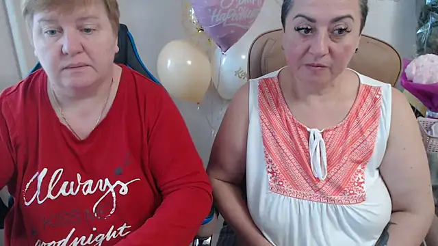 Snapshot of Bertie_Adeline chatting on October 17, 2025, 7:11 am Bertie Adeline online show from October 17, 2025, 7:11 am