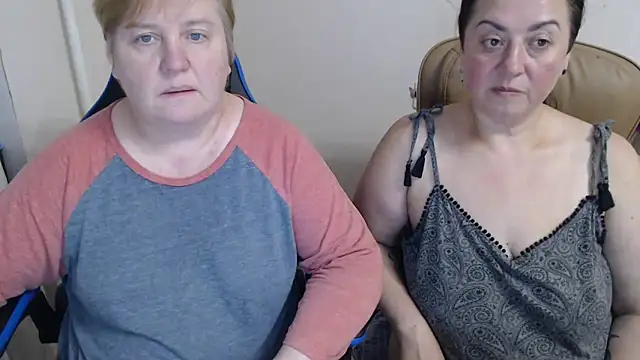 Snapshot of Bertie_Adeline chatting on November 13, 2025, 7:51 pm Bertie Adeline online show from November 13, 2025, 7:51 pm