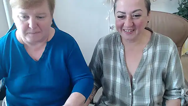 Snapshot of Bertie_Adeline chatting on October 14, 2025, 9:21 am Bertie Adeline online show from October 14, 2025, 9:21 am