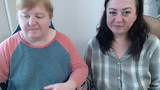 Snapshot of Bertie_Adeline chatting on October 25, 2025, 7:51 am Bertie Adeline online show from October 25, 2025, 7:51 am