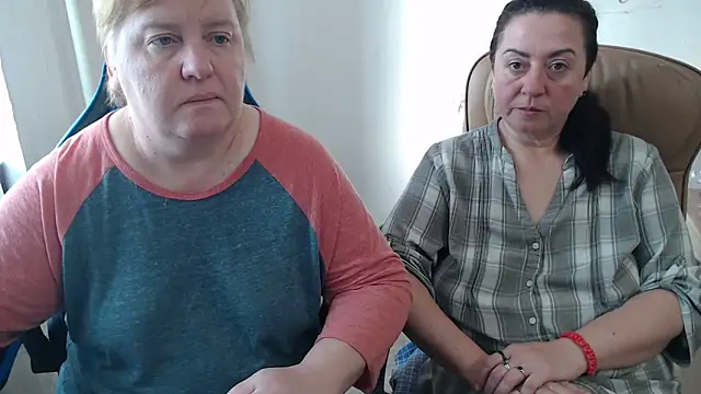 Snapshot of Bertie_Adeline chatting on November 14, 2025, 7:56 am Bertie Adeline online show from November 14, 2025, 7:56 am