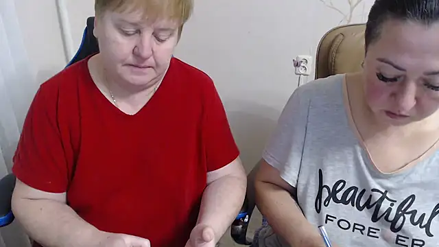 Snapshot of Bertie_Adeline chatting on October 10, 2025, 5:25 pm Bertie Adeline online show from October 10, 2025, 5:25 pm