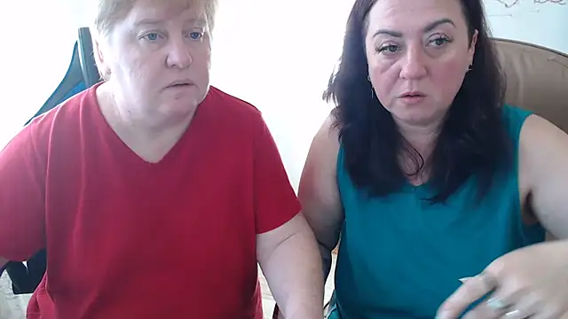 Snapshot of Bertie_Adeline chatting on October 31, 2025, 7:49 am Bertie Adeline online show from October 31, 2025, 7:49 am