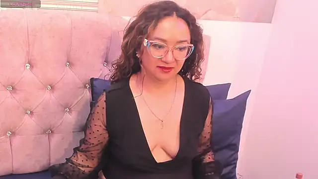 leyla smithh online show from October 12, 2025, 1:34 pm