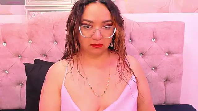 leyla smithh online show from November 4, 2025, 12:20 pm