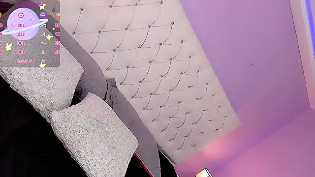 DaniielaV online show from December 2, 2025, 1:35 pm