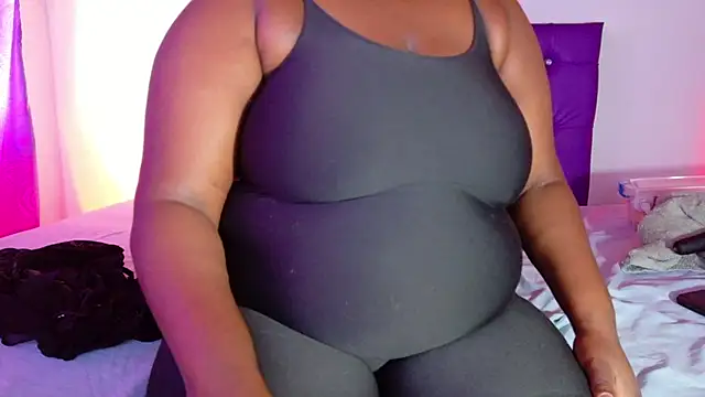 ebony NeighborMoans online show from December 4, 2025, 6:40 pm