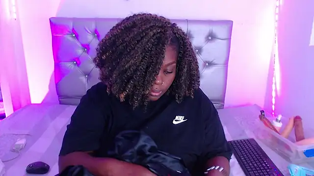 ebony NeighborMoans online show from October 9, 2025, 3:18 am