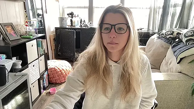 playwithdakota online show from November 11, 2025, 3:40 pm