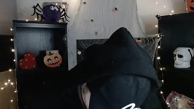 JuiceLips   online show from November 2, 2025, 9:14 am