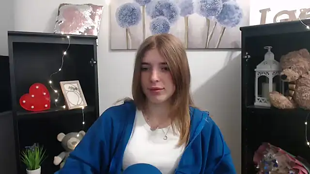 JuiceLips   online show from October 7, 2025, 2:40 pm