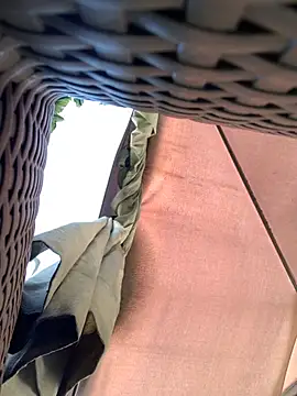 KloePink  online show from November 12, 2025, 12:20 pm