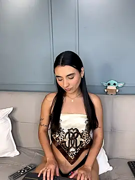 Zafira Montiel online show from November 28, 2025, 7:58 pm