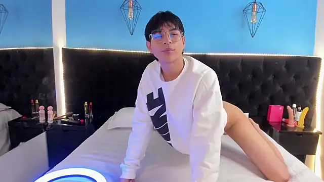 AleAurarashi online show from September 23, 2025, 7:54 pm