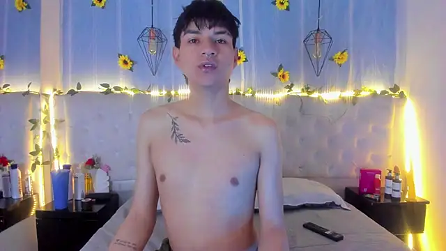 AleAurarashi online show from October 21, 2025, 8:03 am