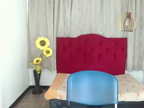 luisa  torres online show from December 19, 2025, 3:21 am