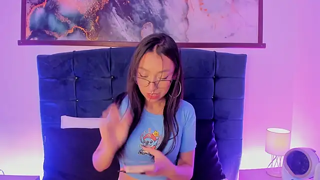 Luna Moo  online show from November 29, 2025, 4:12 am