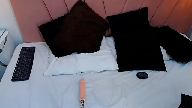 Snapshot of miss_m1a chatting on November 28, 2025, 11:54 am miss m1a online show from November 28, 2025, 11:54 am