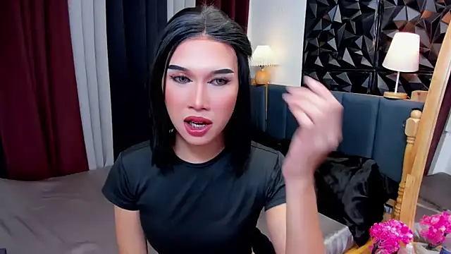 MaxCollins online show from November 8, 2025, 2:42 pm