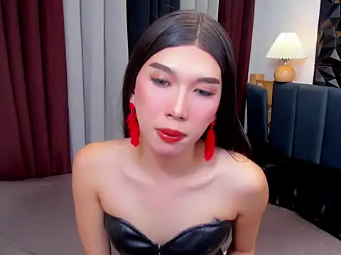 MaxCollins online show from November 11, 2025, 6:58 pm