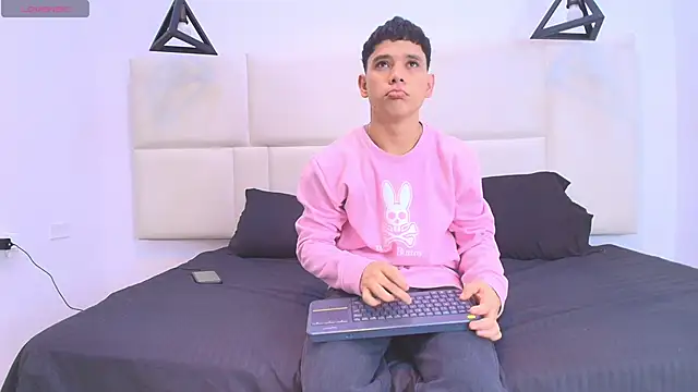 aron twink66 online show from September 25, 2025, 2:34 pm