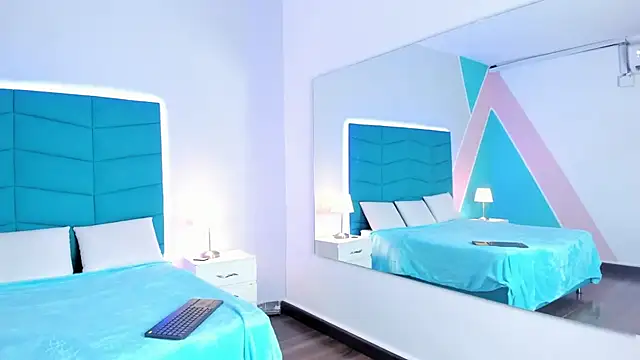 mara winters  online show from October 13, 2025, 12:07 pm