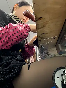 Snapshot of DHJM168 chatting on December 18, 2025, 1:11 am DHJM168 online show from December 18, 2025, 1:11 am