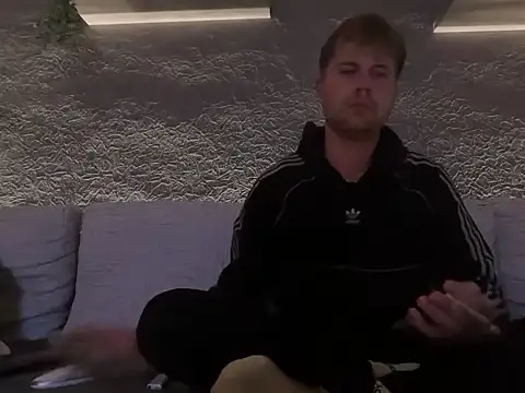 Snapshot of RioBlaze chatting on October 27, 2025, 9:05 pm RioBlaze online show from October 27, 2025, 9:05 pm