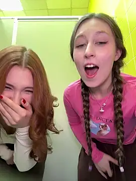 FroggyAnna online show from December 22, 2025, 4:40 pm