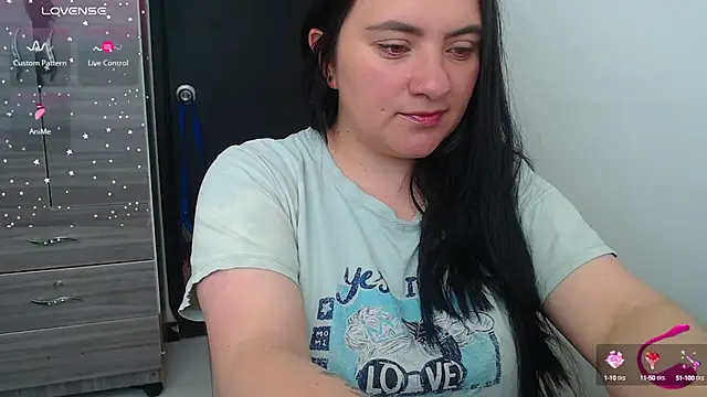 Snapshot of EmilySpicy chatting on October 5, 2025, 4:53 pm EmilySpicy online show from October 5, 2025, 4:53 pm