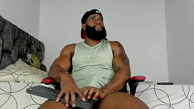 Snapshot of james_musclebbc chatting on November 4, 2025, 8:34 pm james musclebbc online show from November 4, 2025, 8:34 pm