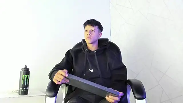 Alex Colton7 online show from December 3, 2025, 3:40 am