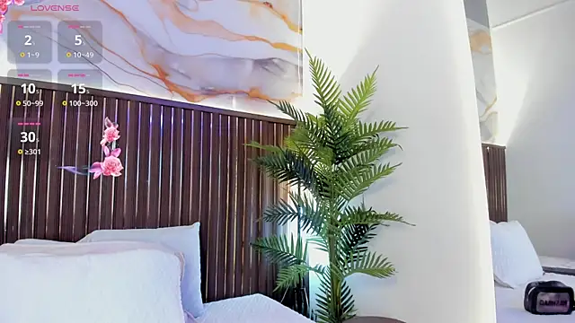 Roxie-NS online show from April 12, 2026, 12:41 pm