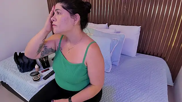 Roxie-NS online show from December 2, 2025, 11:45 am