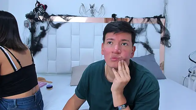 ZoeandEthan online show from October 17, 2025, 6:32 pm