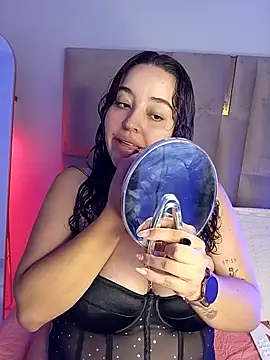 Snapshot of LoanaSantos chatting on February 4, 2026, 9:32 pm LoanaSantos online show from February 4, 2026, 9:32 pm