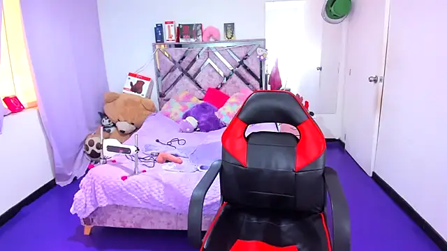 Luna Analya online show from April 15, 2026, 4:22 pm