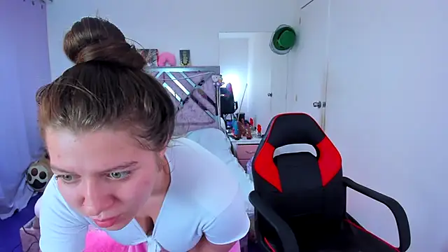 Luna Analya online show from April 16, 2026, 2:40 pm