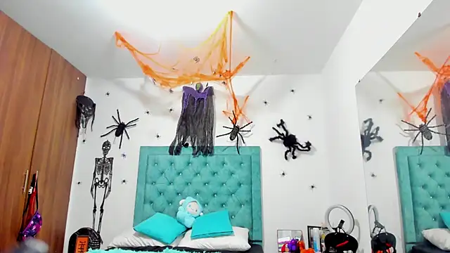 Rihanna hotx online show from October 13, 2025, 4:58 am