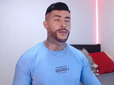 andrea de lucaa online show from November 26, 2025, 4:23 am