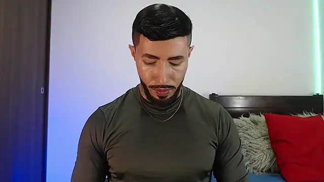 andrea de lucaa online show from April 14, 2026, 4:39 am