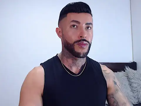 andrea de lucaa online show from October 8, 2025, 4:14 am